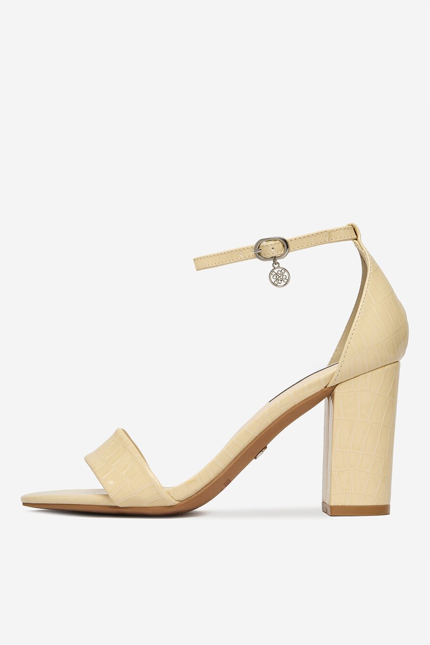 
                NINE WEST - Sandały na słupku - 5906751037287