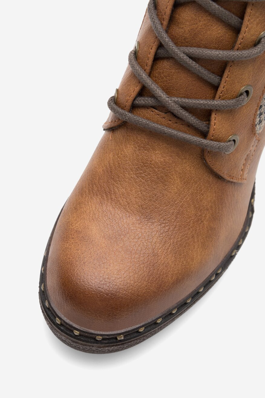 
                Csizma Mustang BARNA - 5905588861065