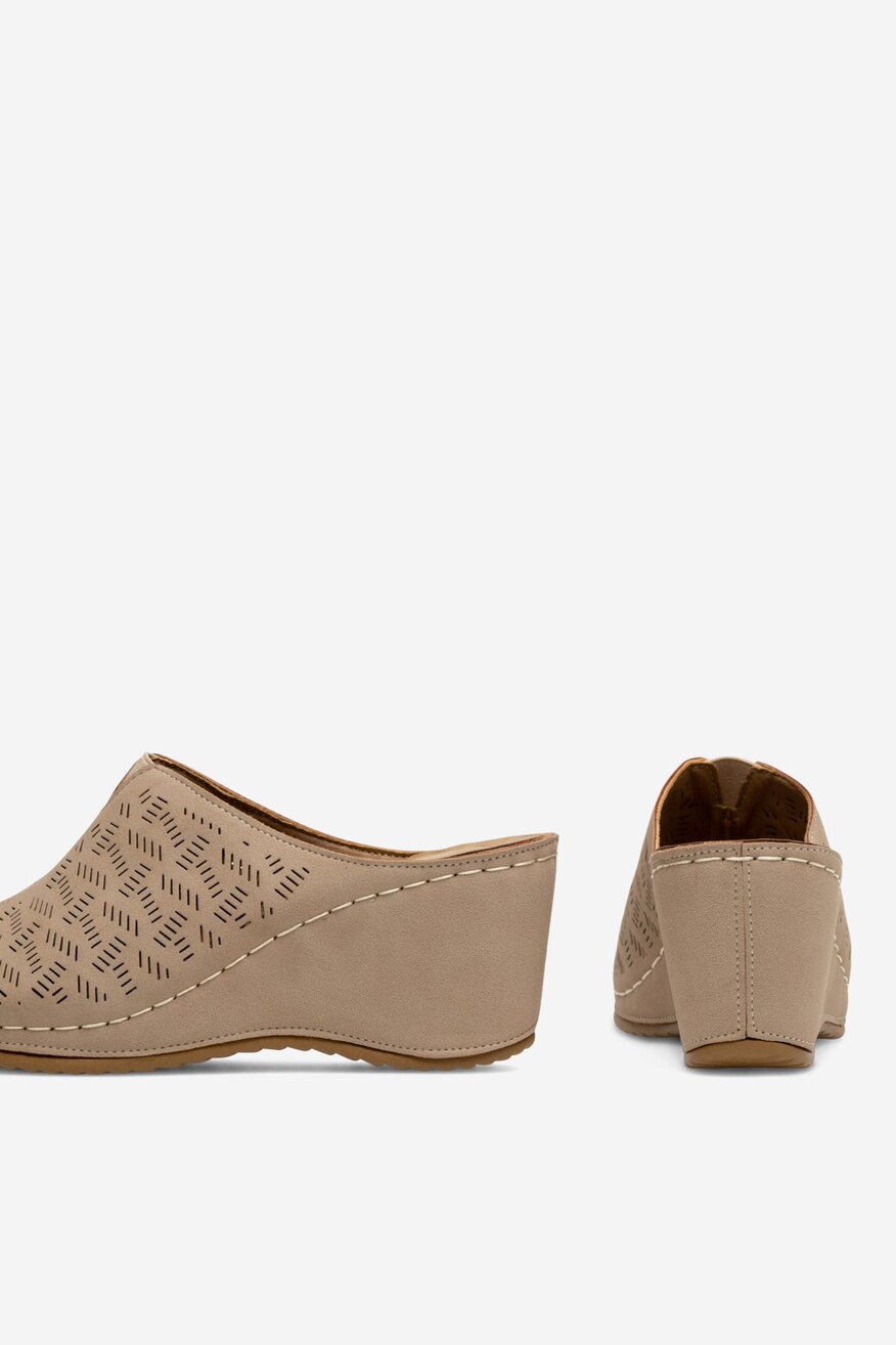 
                Шльопанець Clara Barson БЕЖЕВИЙ - 5905588643432