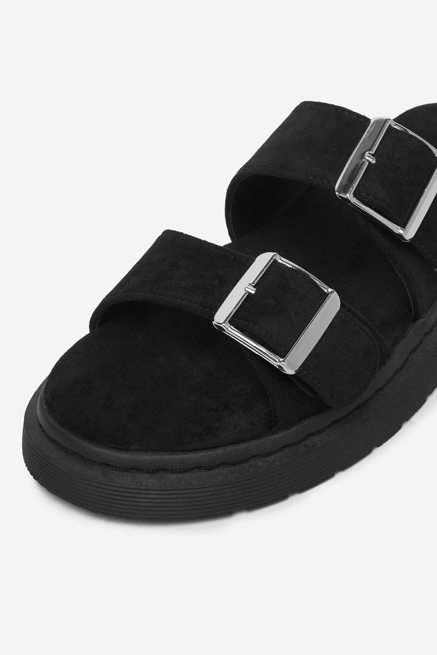 
                Шльопанець DeeZee ЧОРНИЙ - 5906751842539