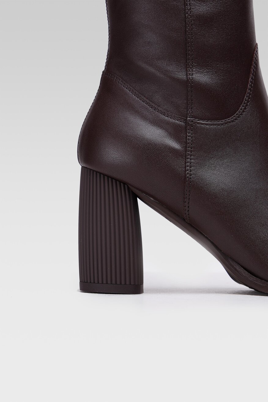 
                Lasocki - Skórzane kozaki brązowe - 5904248096168