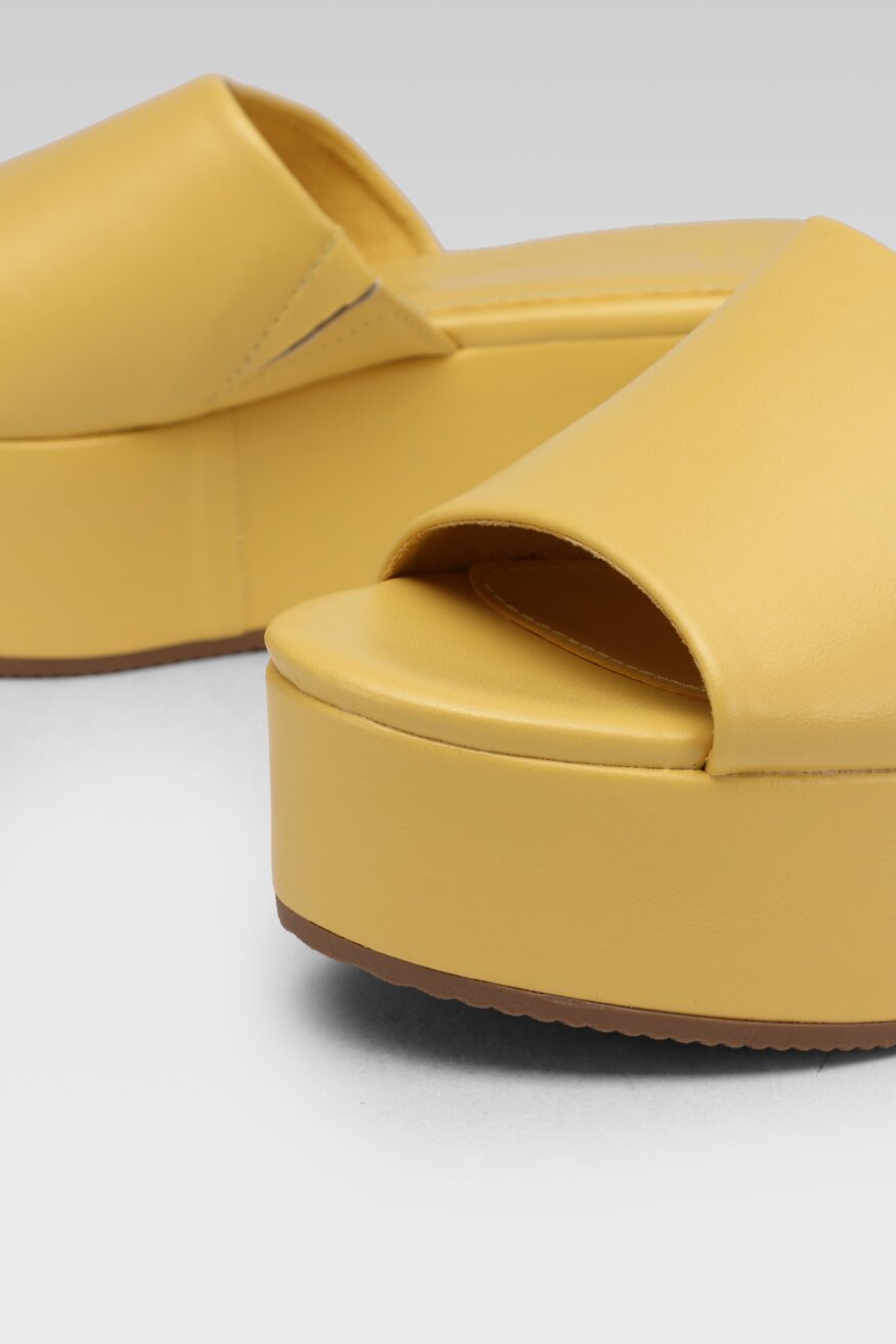 
                Jenny Fairy - Klapki na koturnie z platformą flatformy - 5903698707846