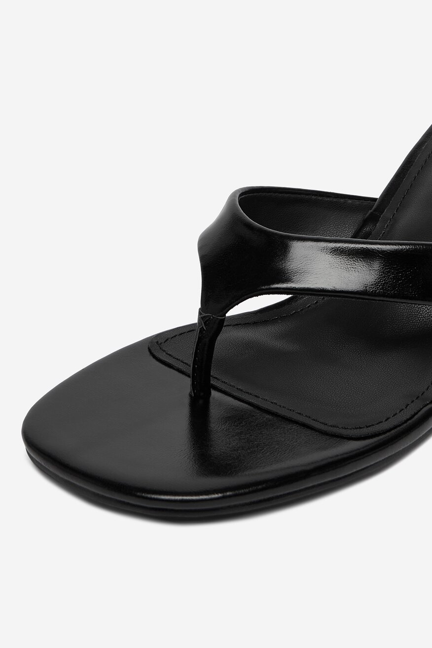 
                Шльопанець Jenny ЧОРНИЙ - 5906751905111