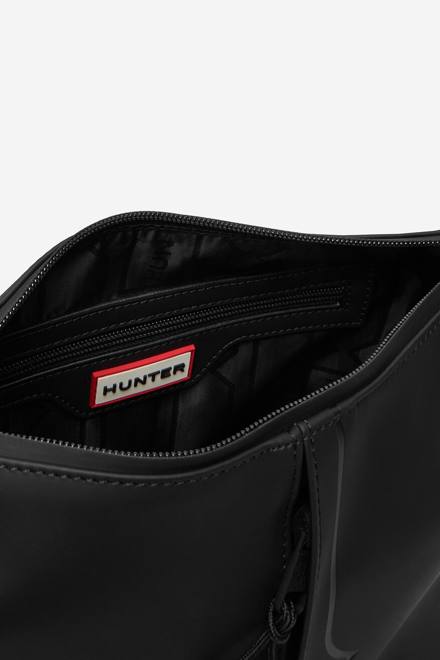 
                Kézitáska HUNTER FEKETE - 5906751446201