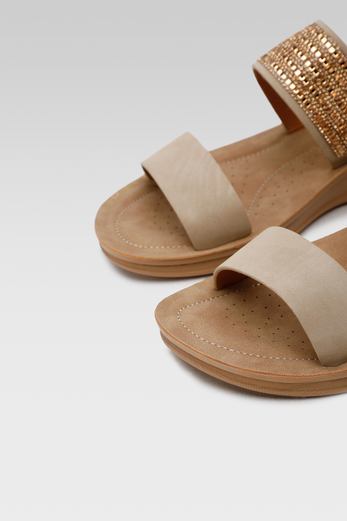 Klapki Clara Barson WSS20581-01 Beżowy