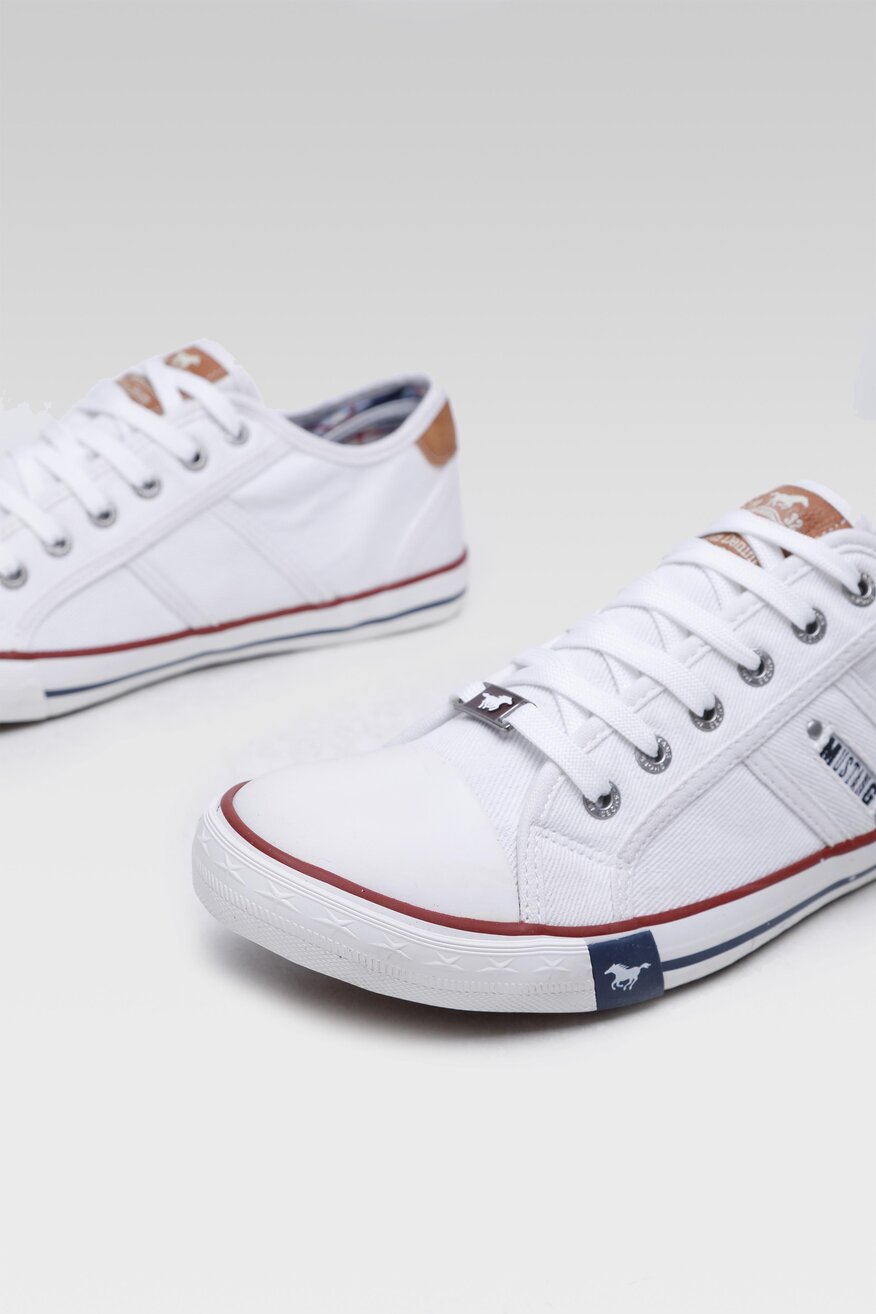 
                Mustang - Trampki klasyczne - 5904248414061