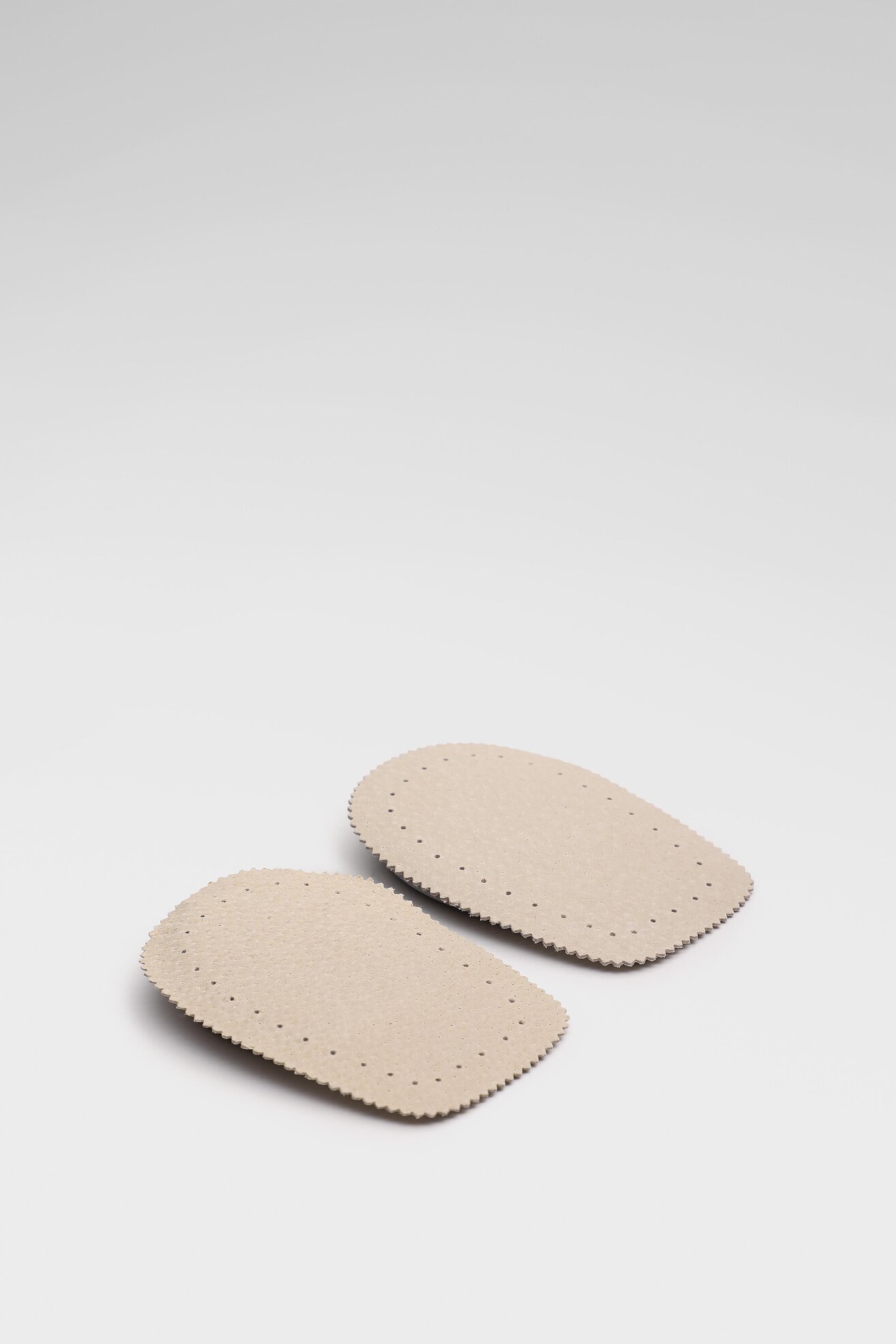 Стелки Coccine COCCINE HEEL PAD LATEX-LEATHER PODPIĘTKA NR S (1) AZ beżowy БЕЖОВ