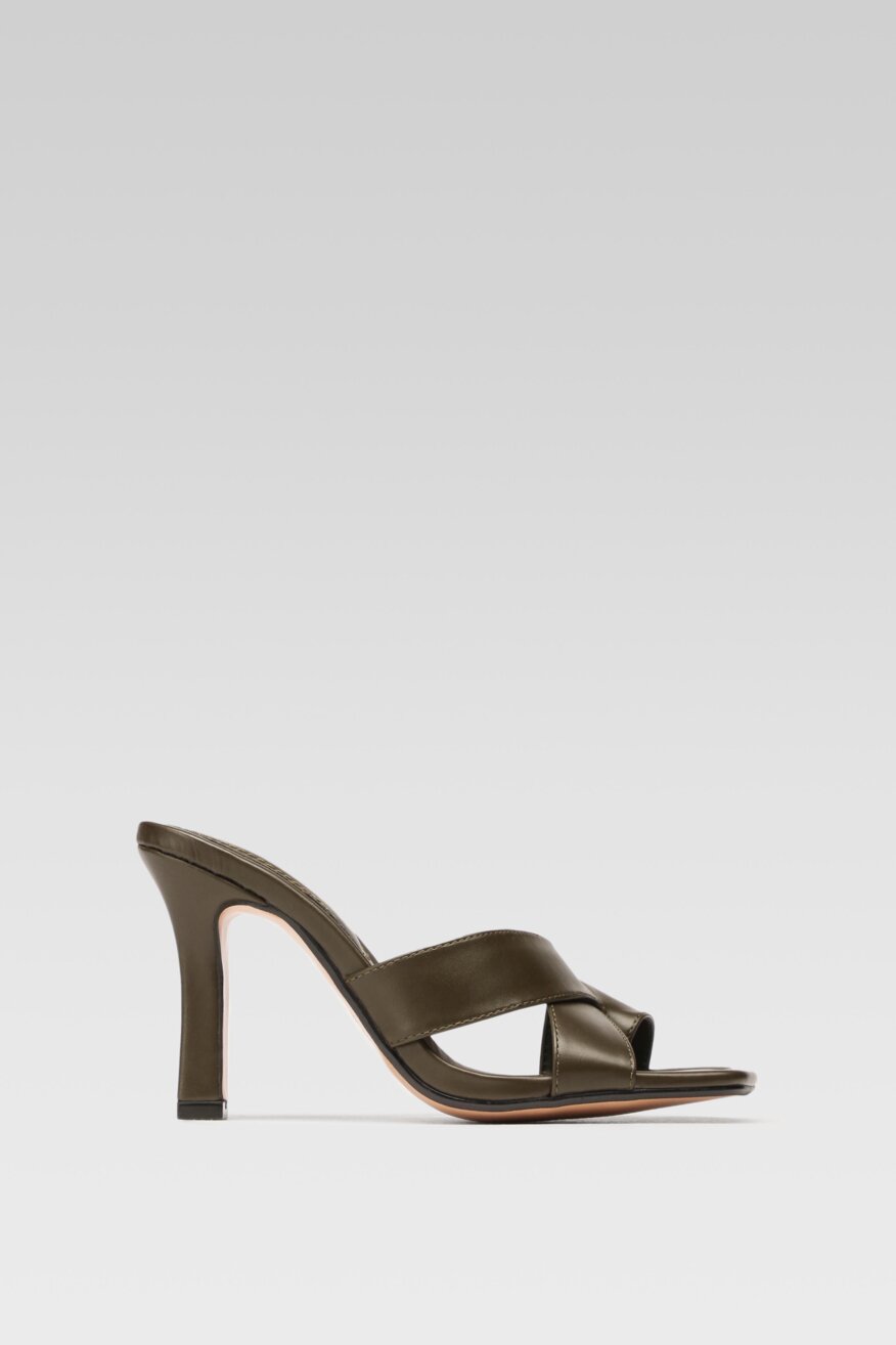 
                Jenny Fairy - Klapki na obcasie khaki - 5903698387338