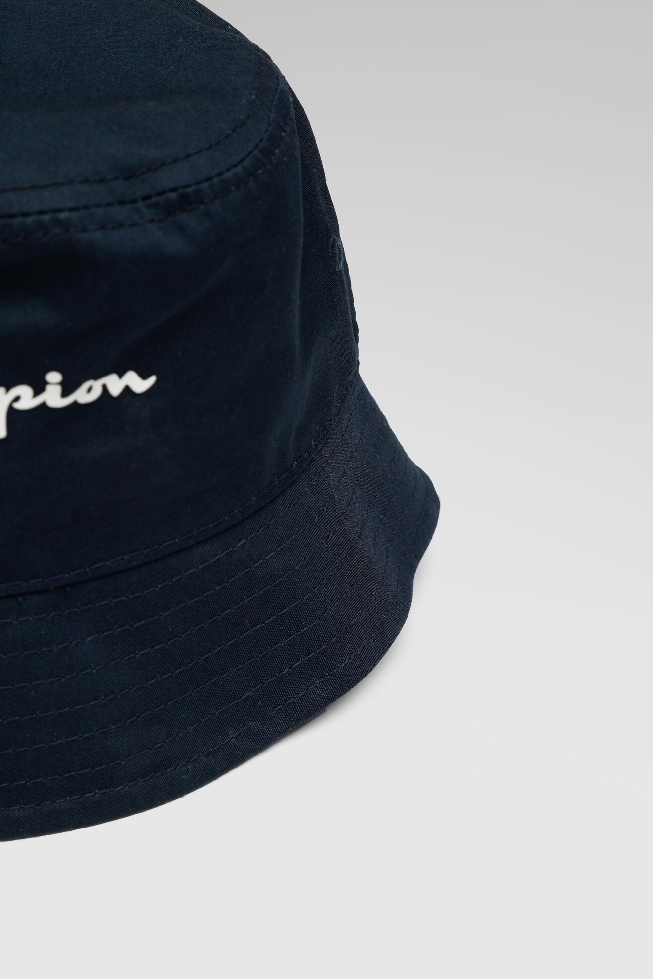 Мъжка шапка Champion 804786-BS501 КОБАЛТОВО СИНЬО