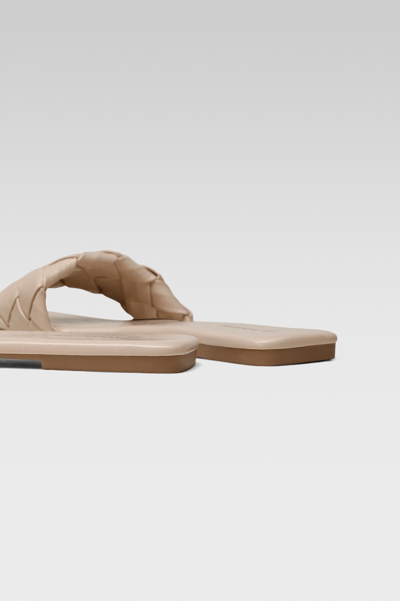 Klapki Bassano 23355HDC Beżowy