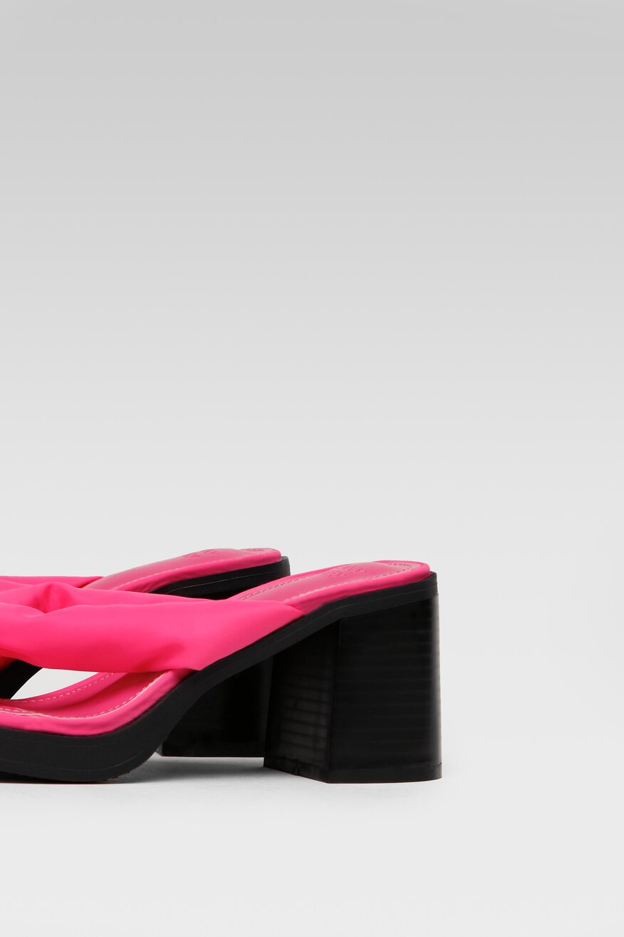 
                Jenny Fairy - Klapki na obcasie japonki - 5904248805999