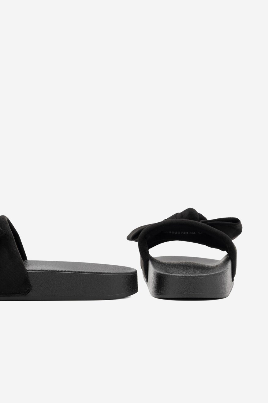 
                Clara Barson - Klapki - 5905588501817