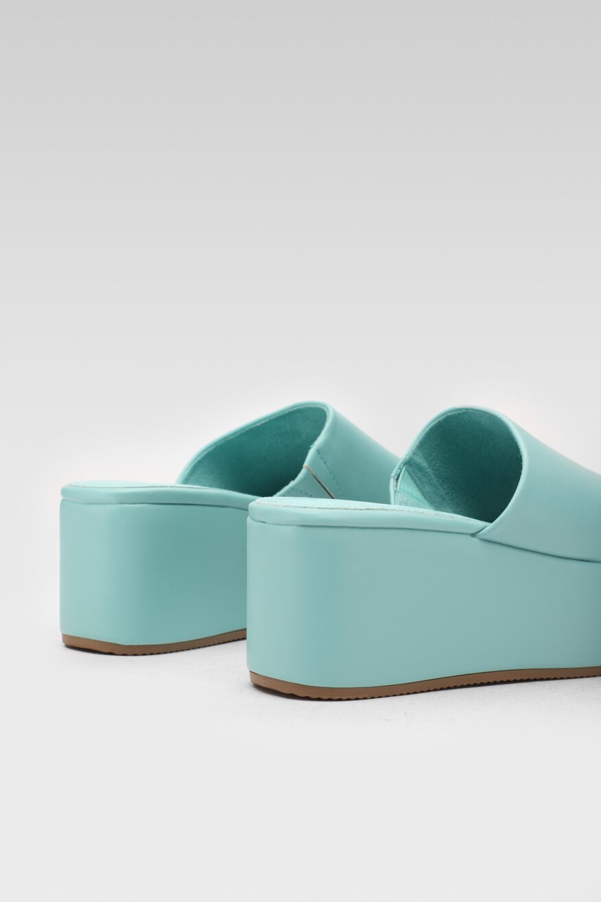 
                Jenny Fairy - Klapki na koturnie z platformą flatformy - 5903698707839