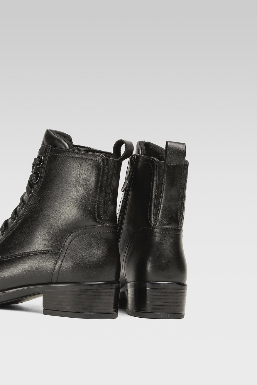 
                Lasocki - Skórzane trzewiki czarne - 5904862282909