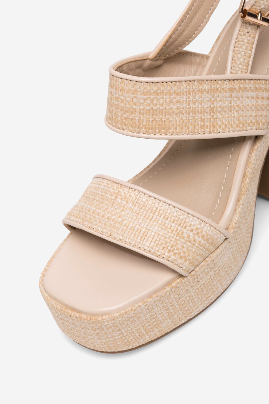 
                Сандали DeeZee БЕЖОВ - 5905588540090