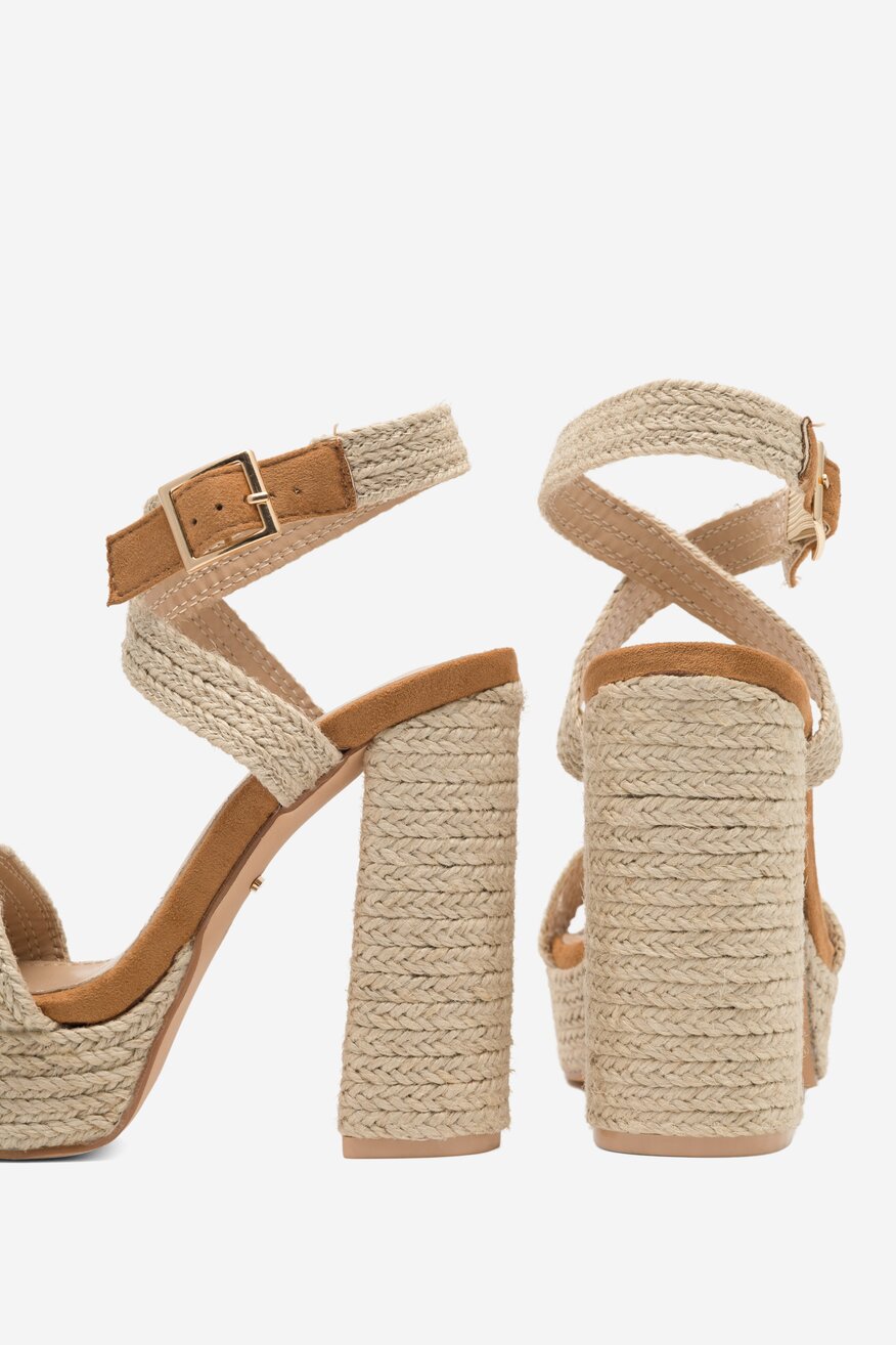 DeeZee - Sandały na słupku - 5904862831169