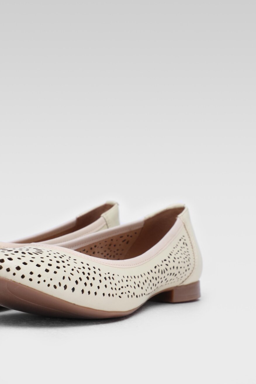 
                Lasocki - Skórzane baleriny ażurowe - 5903698341705