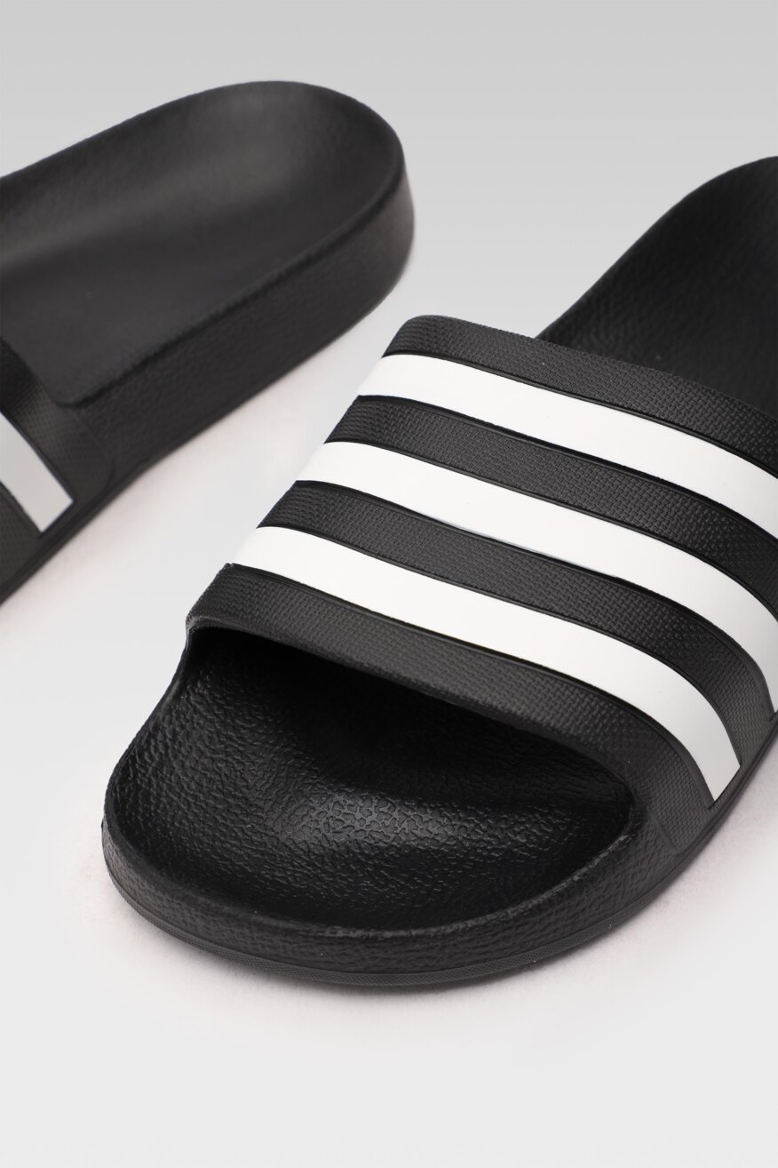 
                adidas - Klapki basenowe czarne - 5903698744988