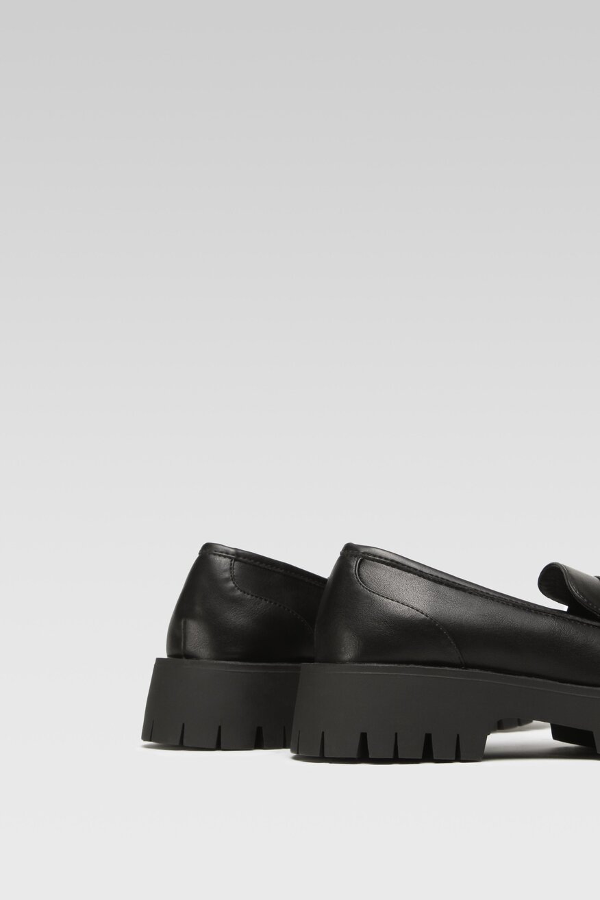 
                DeeZee - Loafersy na grubej podeszwie - 5904862552408