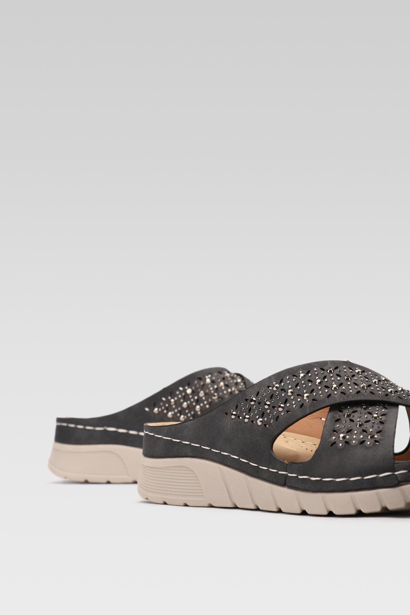 Klapki Clara Barson WS8054-02 Czarny