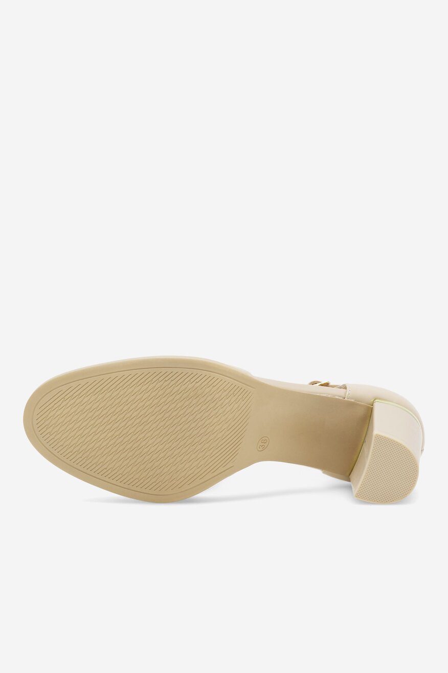 
                Körömcipő Lasocki BÉZS - 5905588354574