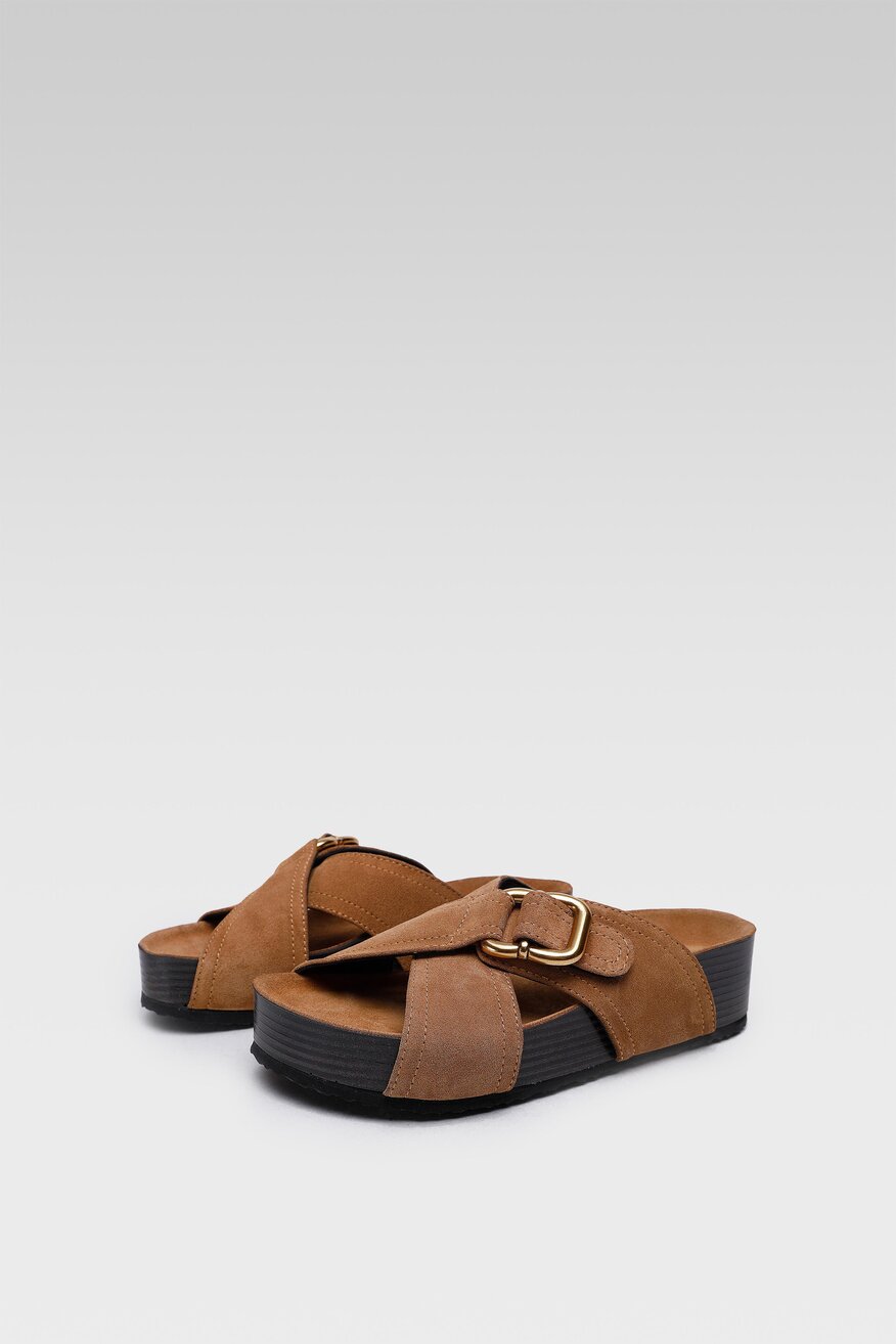 
                Gino Rossi - Klapki skórzane na platformie - 5904248442330