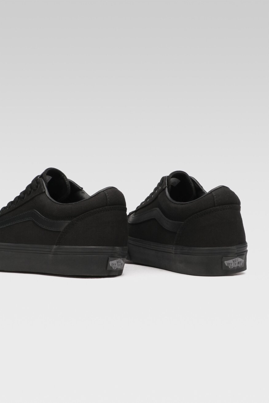 
                Vans - Trampki czarne sznurowane - 5903698698984