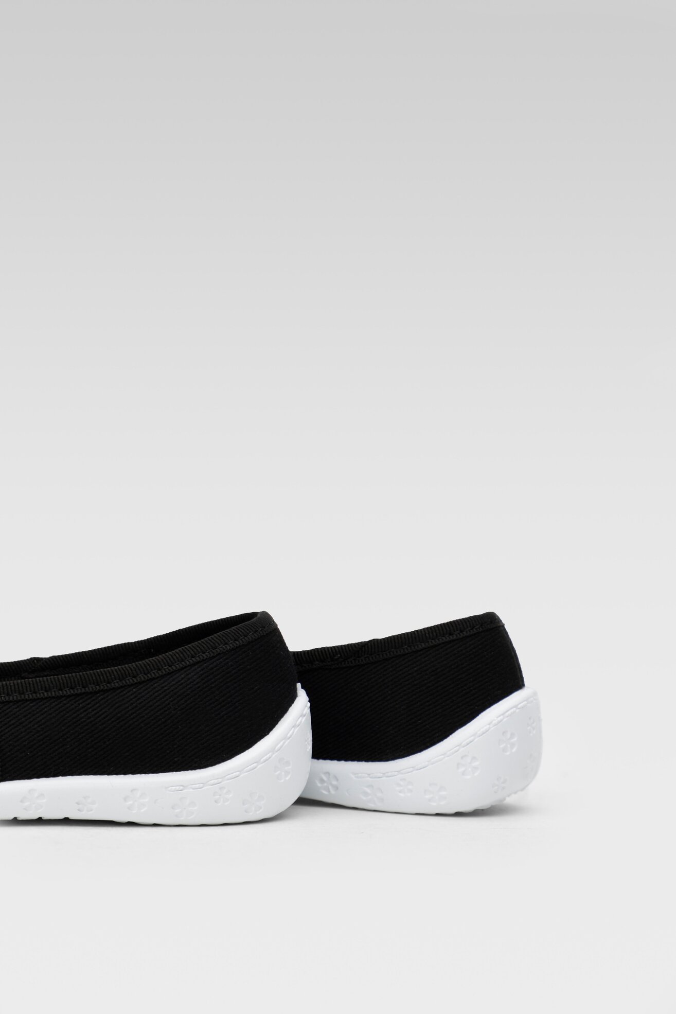 Kapcie MB 4R1/50-28POIR Czarny