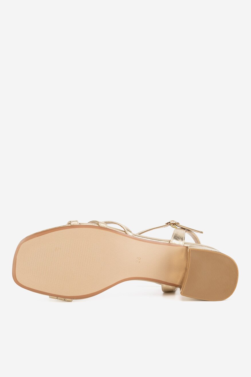 
                Szandál Clara Barson ARANY - 5904862294568