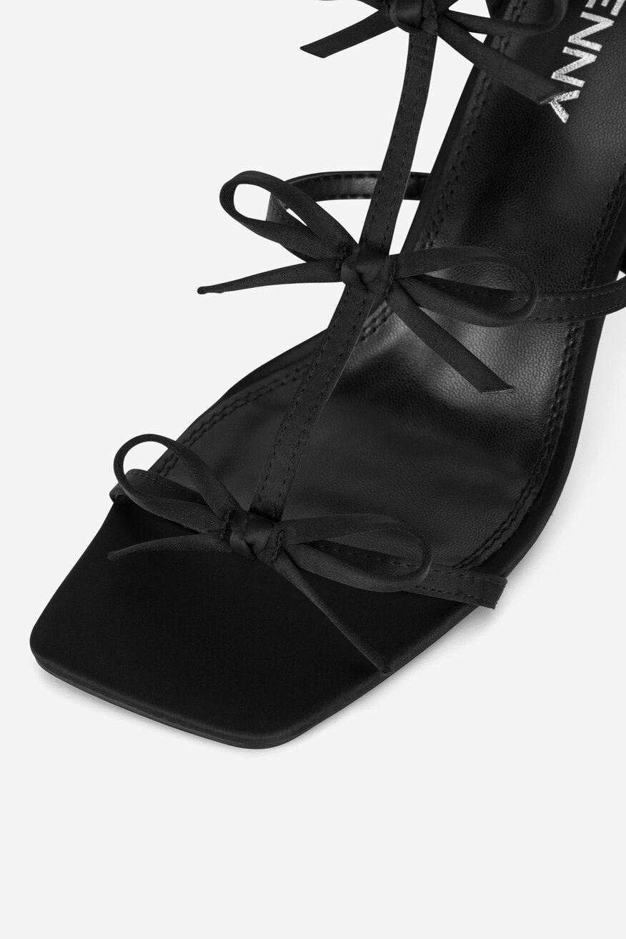 
                Сандалі Jenny ЧОРНИЙ - 5903698724089