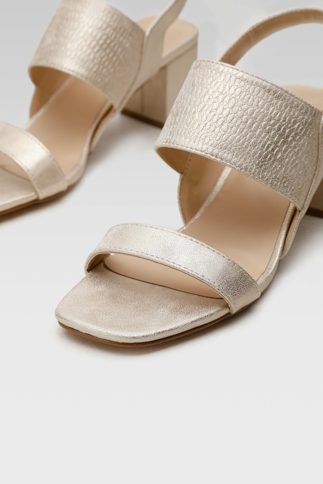 Sandale Clara Barson WYL2954-1 ZLATNA