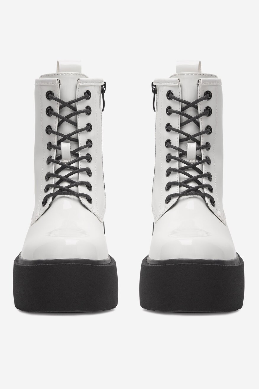 
                Боти DeeZee БЯЛ - 5905588846086