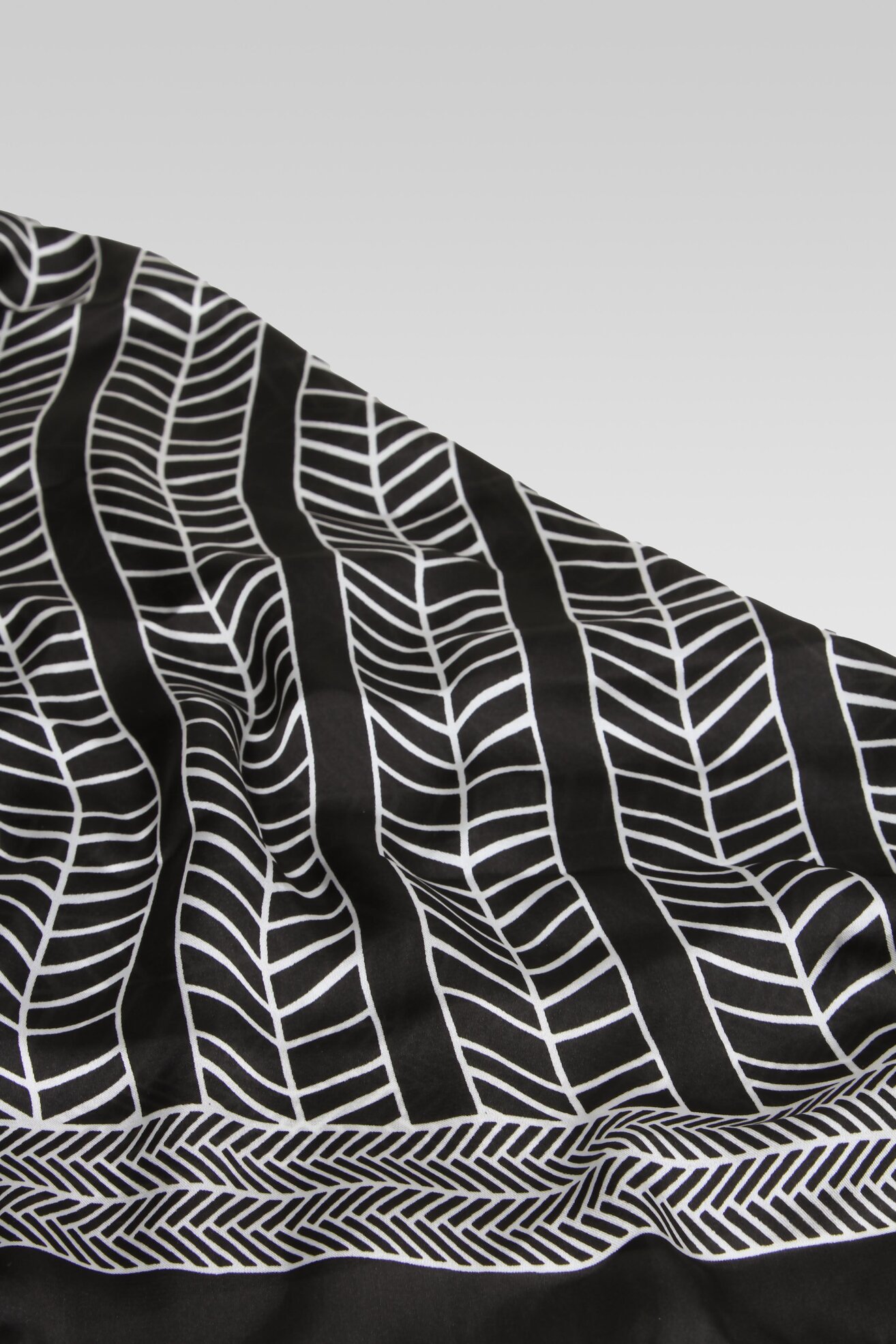 Хустка Жіноча Jenny Fairy 4W4-001-SS23 ЧОРНИЙ