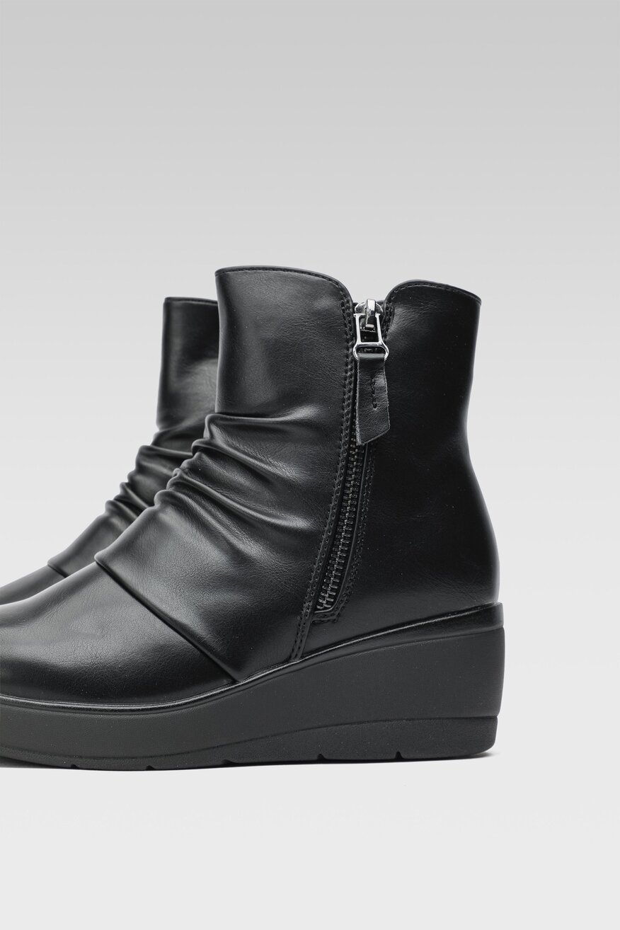 
                Clara Barson - Botki ocieplane na koturnie - 5904862105901