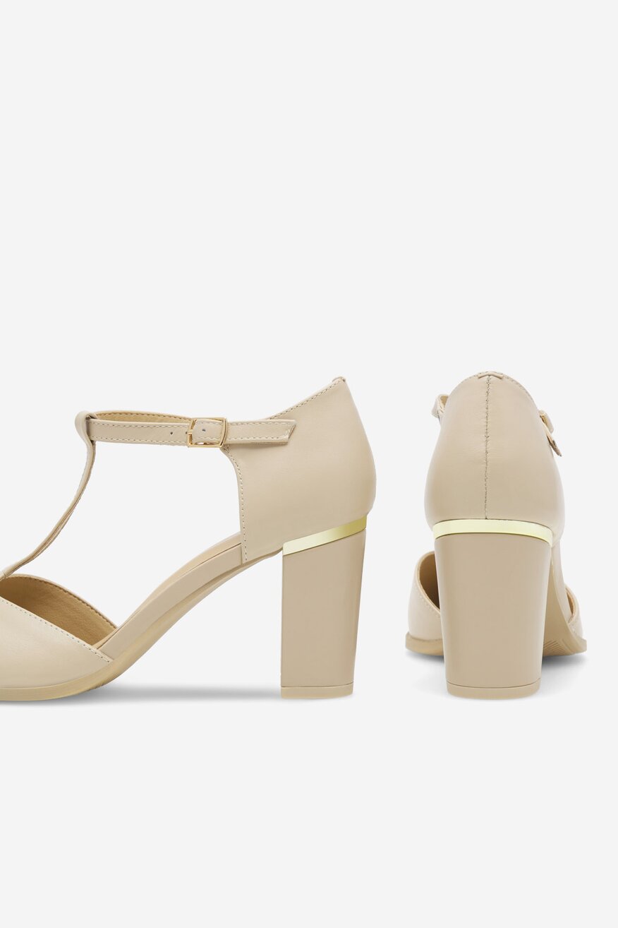 
                Körömcipő Lasocki BÉZS - 5905588354574