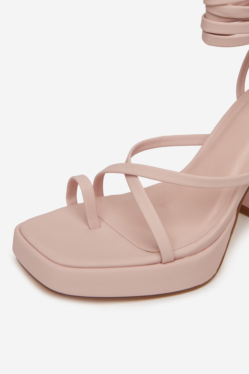 
                DeeZee - Sandały na słupku - 5906751070444