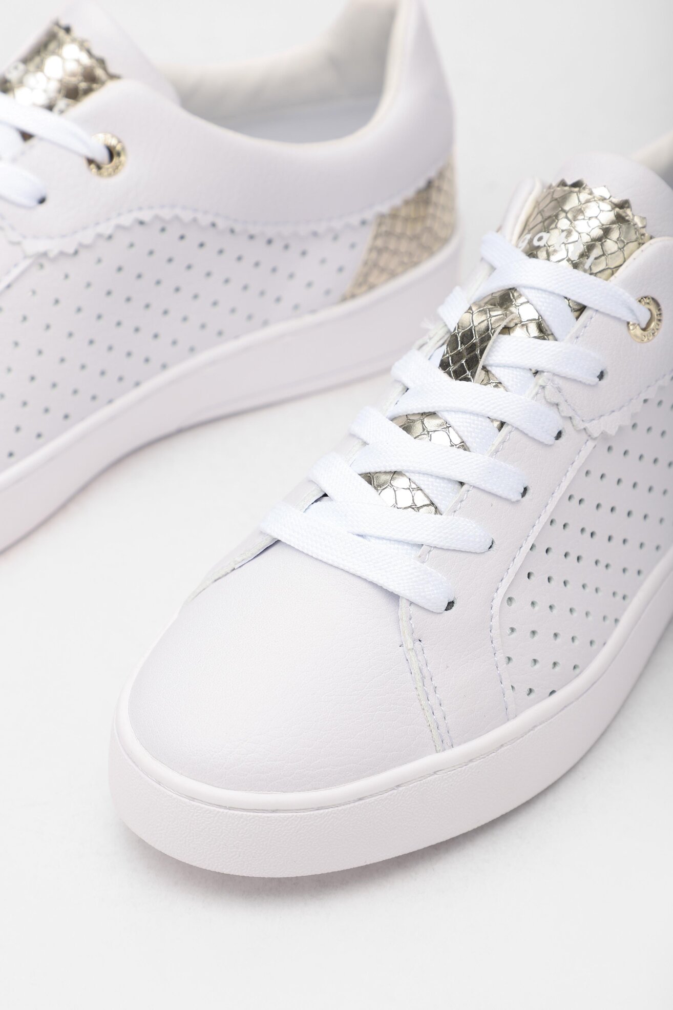 Półbuty Bugatti 435-85007-5058-2051 Biały