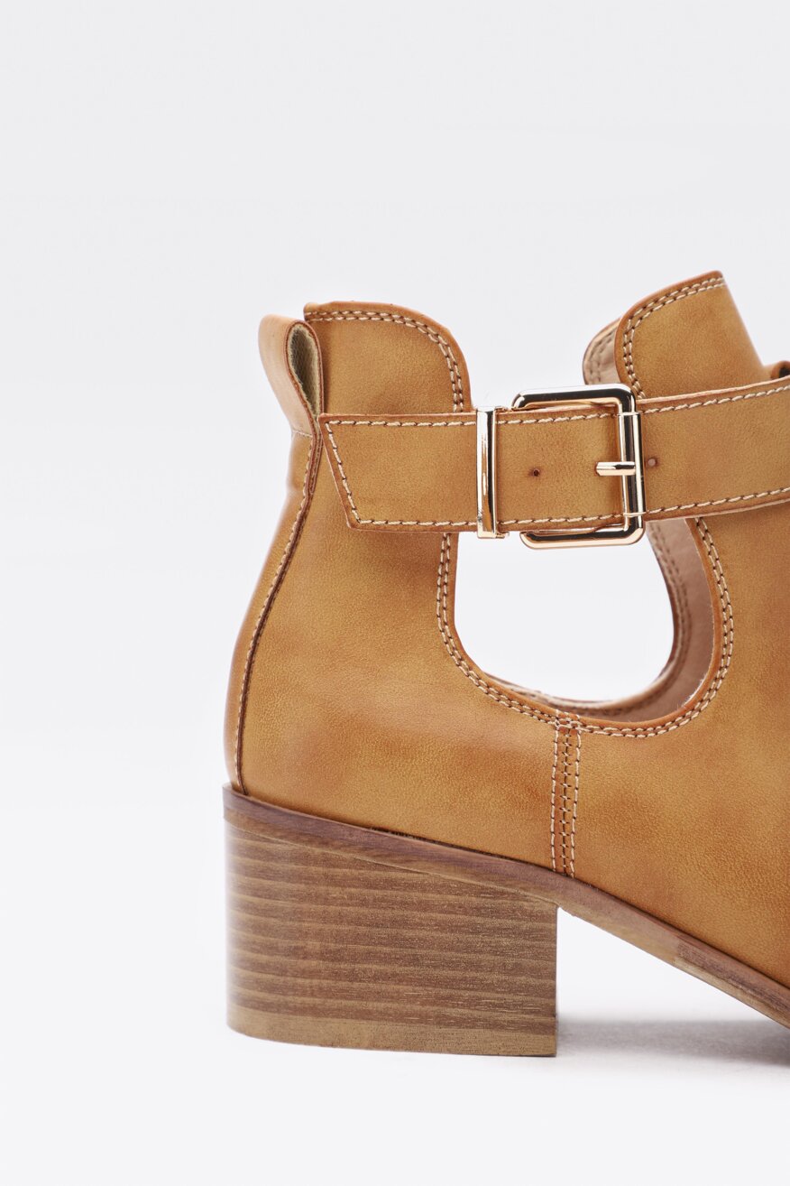 Jenny Fairy - Botki na obcasie z wycięciami - 5903698285375