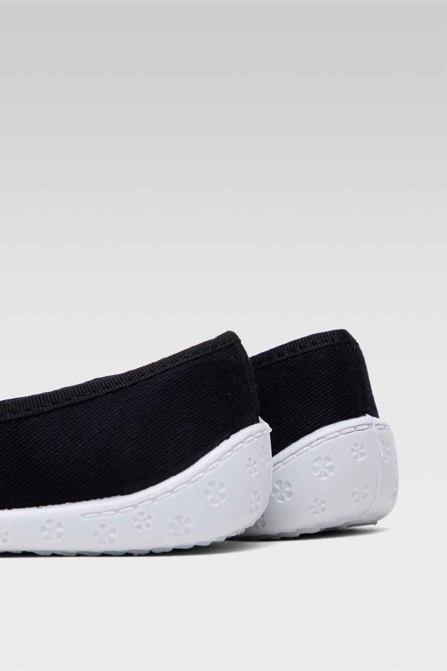 MB - Kapcie z printem czarne - 5904248153649