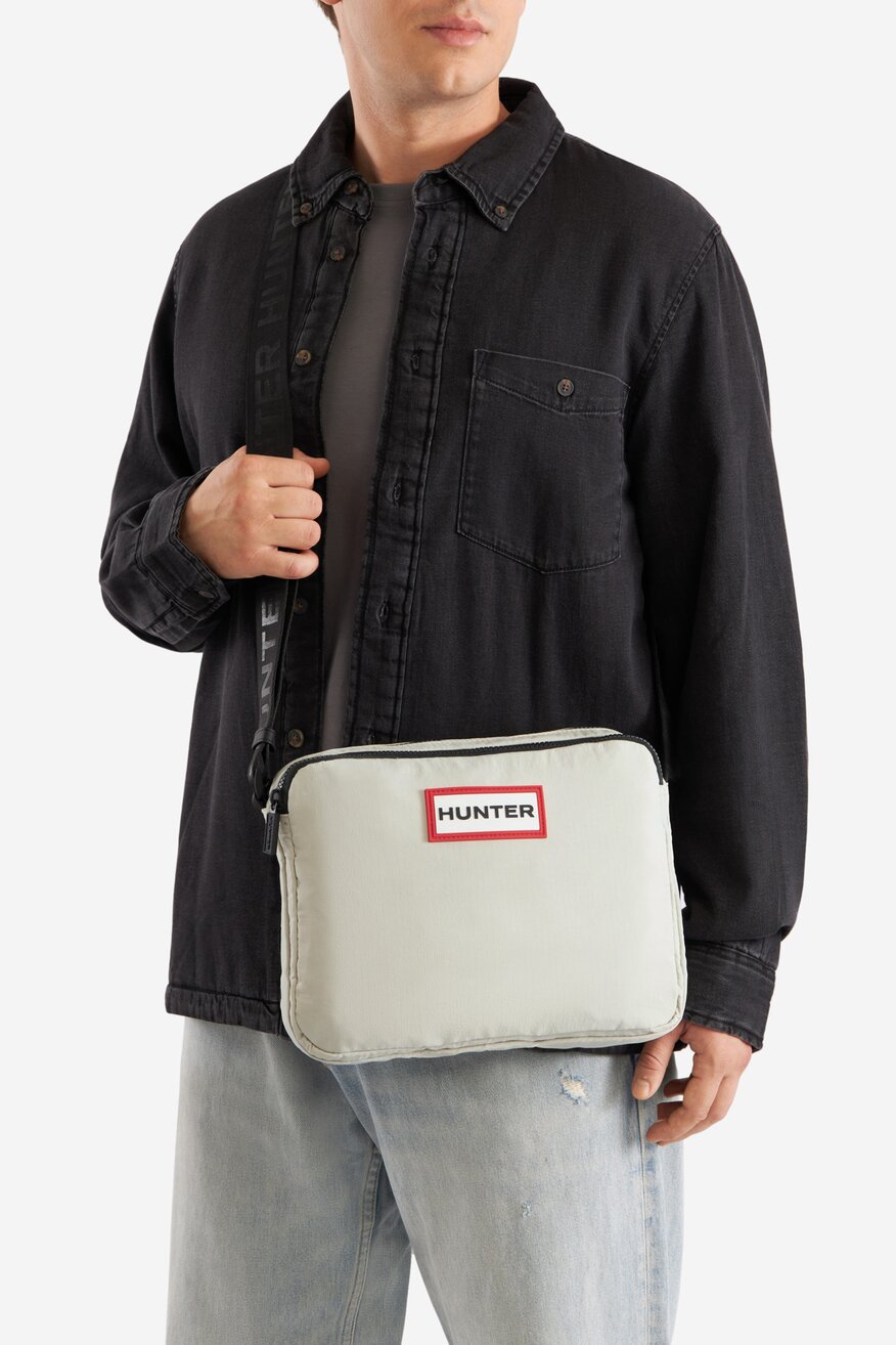 
                HUNTER - Średnia torebka crossbody - 5905588831099