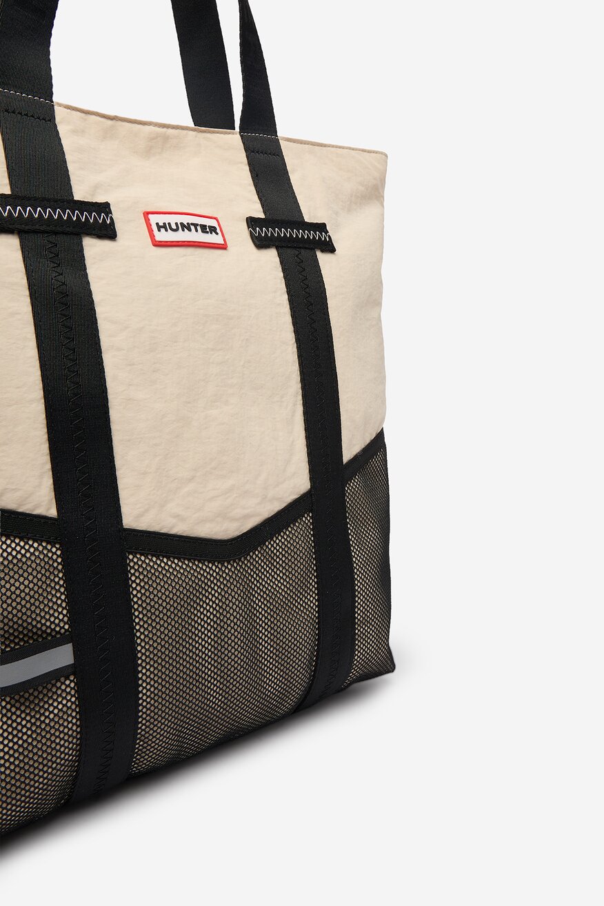 
                Дамска чанта HUNTER БЕЖОВ - 5906751713808