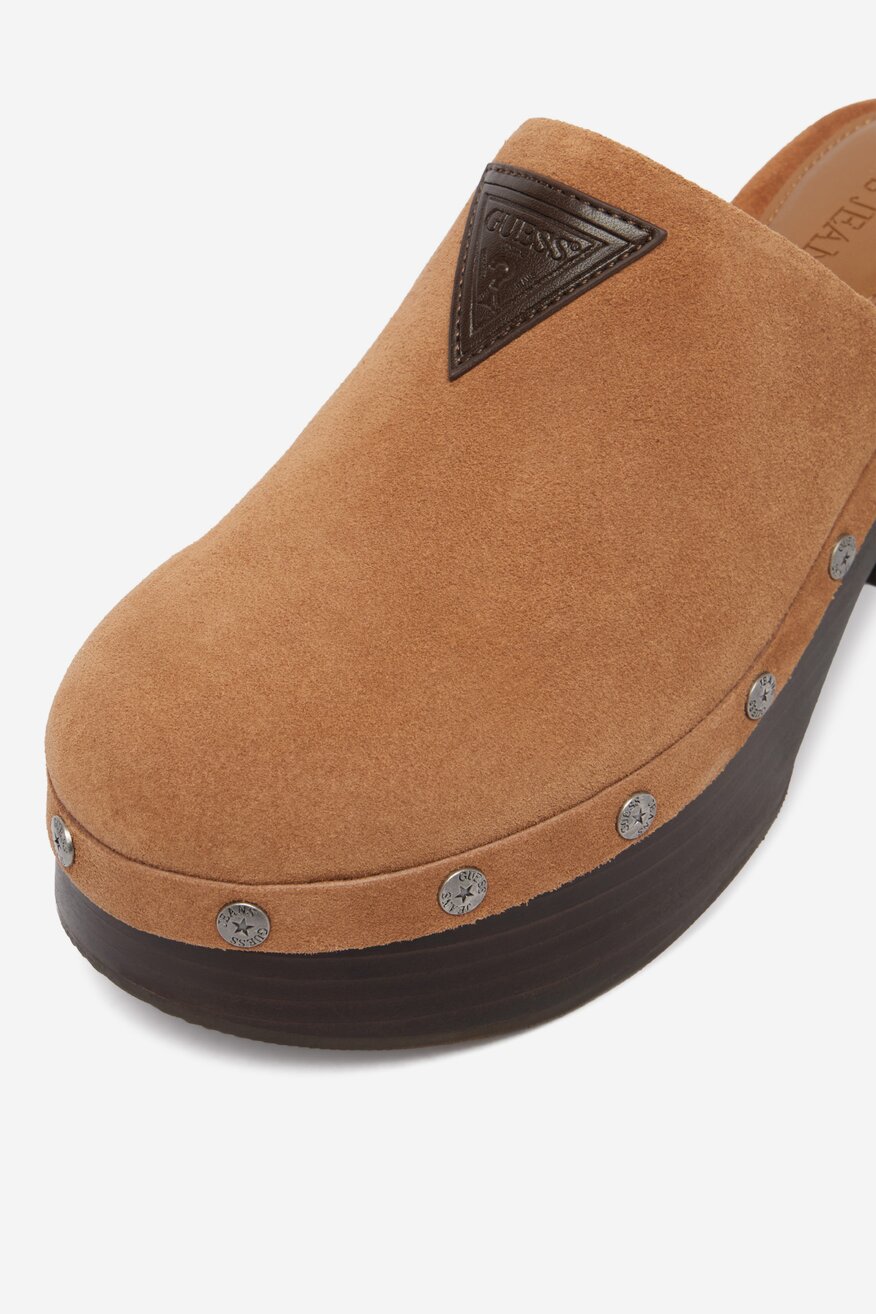 
                GUESS JEANS - Klapki skórzane - 5907964055792