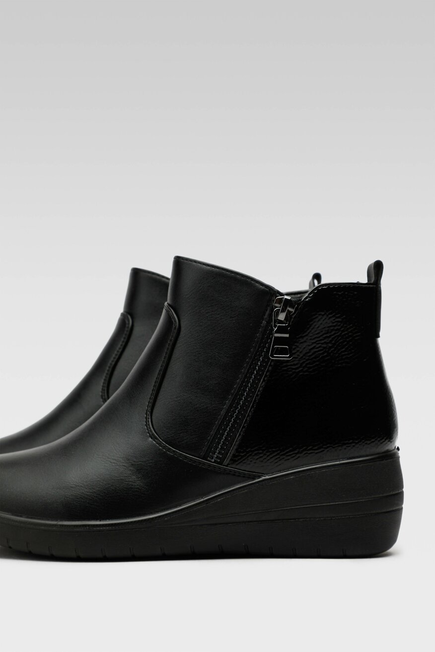 
                Clara Barson - Botki na koturnie - 5904862086910