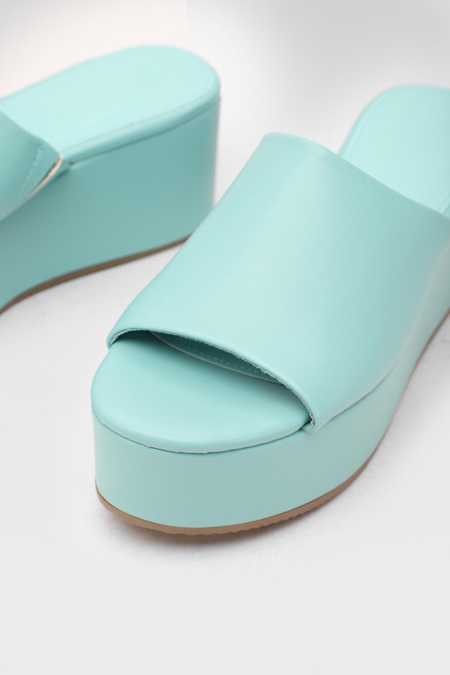 
                Jenny Fairy - Klapki na koturnie z platformą flatformy - 5903698707839