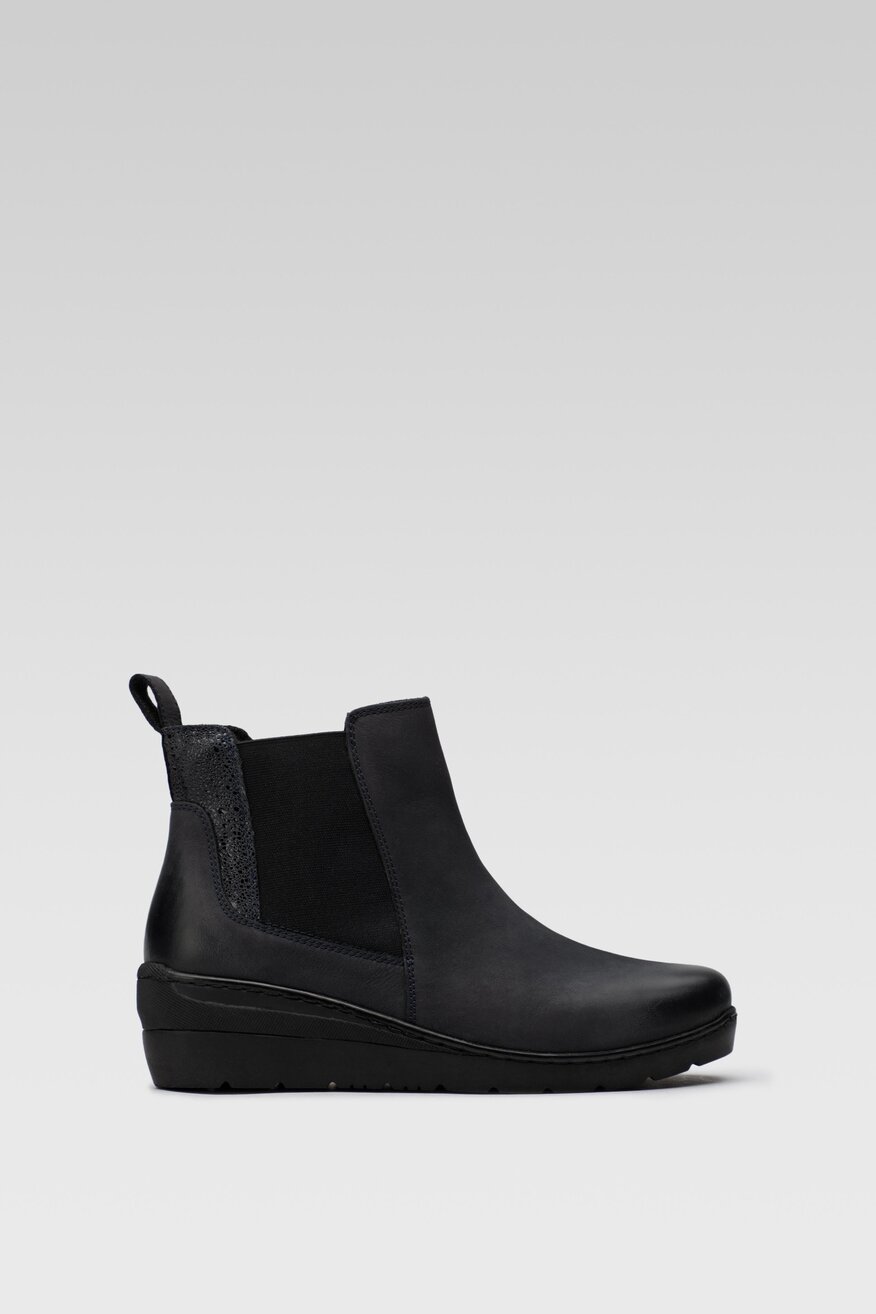 
                Go Soft - Botki skórzane na koturnie - 5904248947255