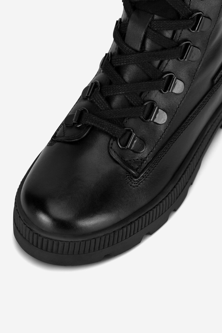 
                Šněrovací vyšší obuv Lasocki Young ČERNÁ - 5905588906889