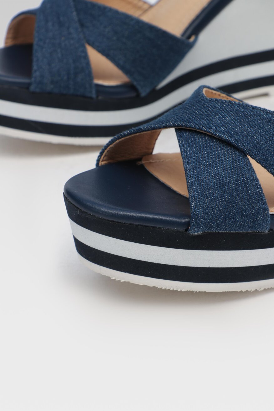 
                Jenny Fairy - Sandały na koturnie z platformą jeansowe - 5903698644196