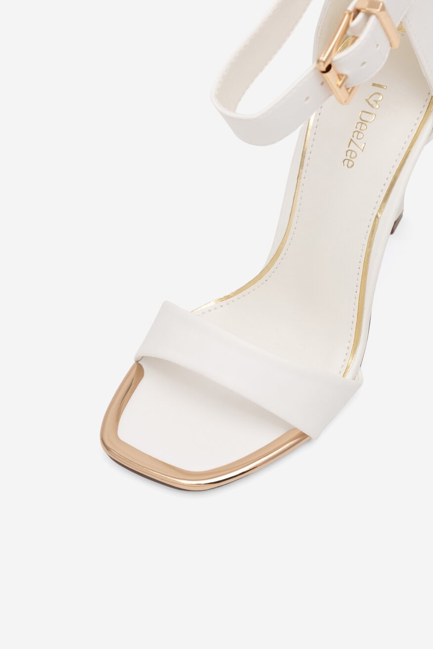 
                DeeZee - Sandały białe - 5904862501628