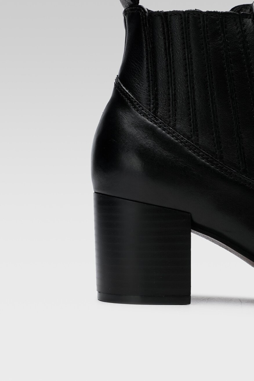 
                Lasocki - Botki skórzane na słupku - 5904862108810