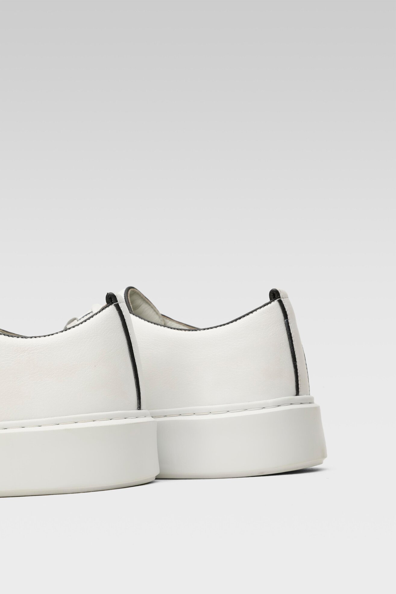 Półbuty Gino Rossi MI08-BOZEMAN-07 Biały